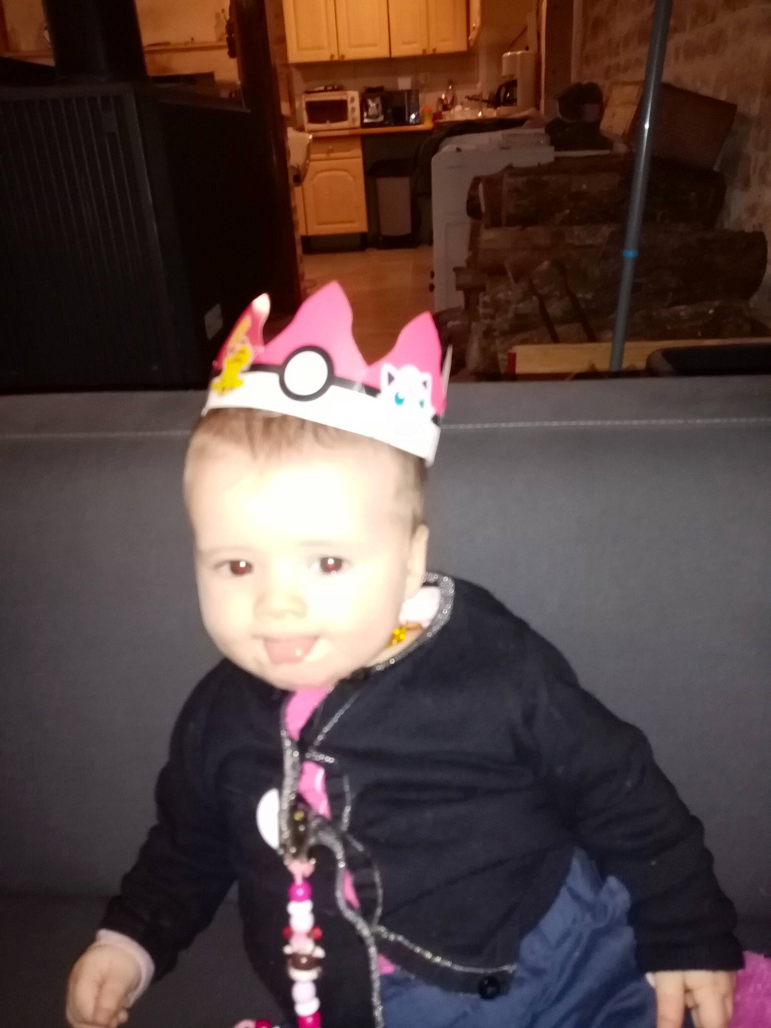 Camille a rejoint le concours — aidez-le/la à gagner de superbes lots ! baby, baby_toddler_clothing, bonnet, child, costume, costume_accessory, costume_hat, crown, hair_accessory, headgear, headpiece, human_body, kitchen_appliance, person, pink, refrigerator, toddler