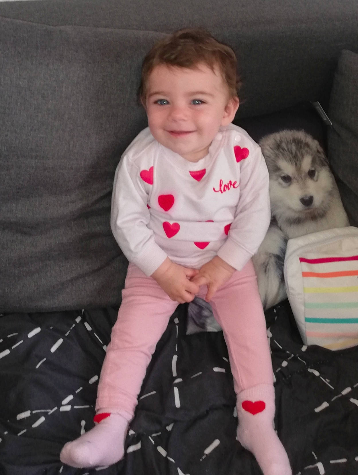 Naomie participe au concours pour gagner de l'argent avec cette photo : baby, cheek, child, joy, leg, person, sitting, skin, toddler