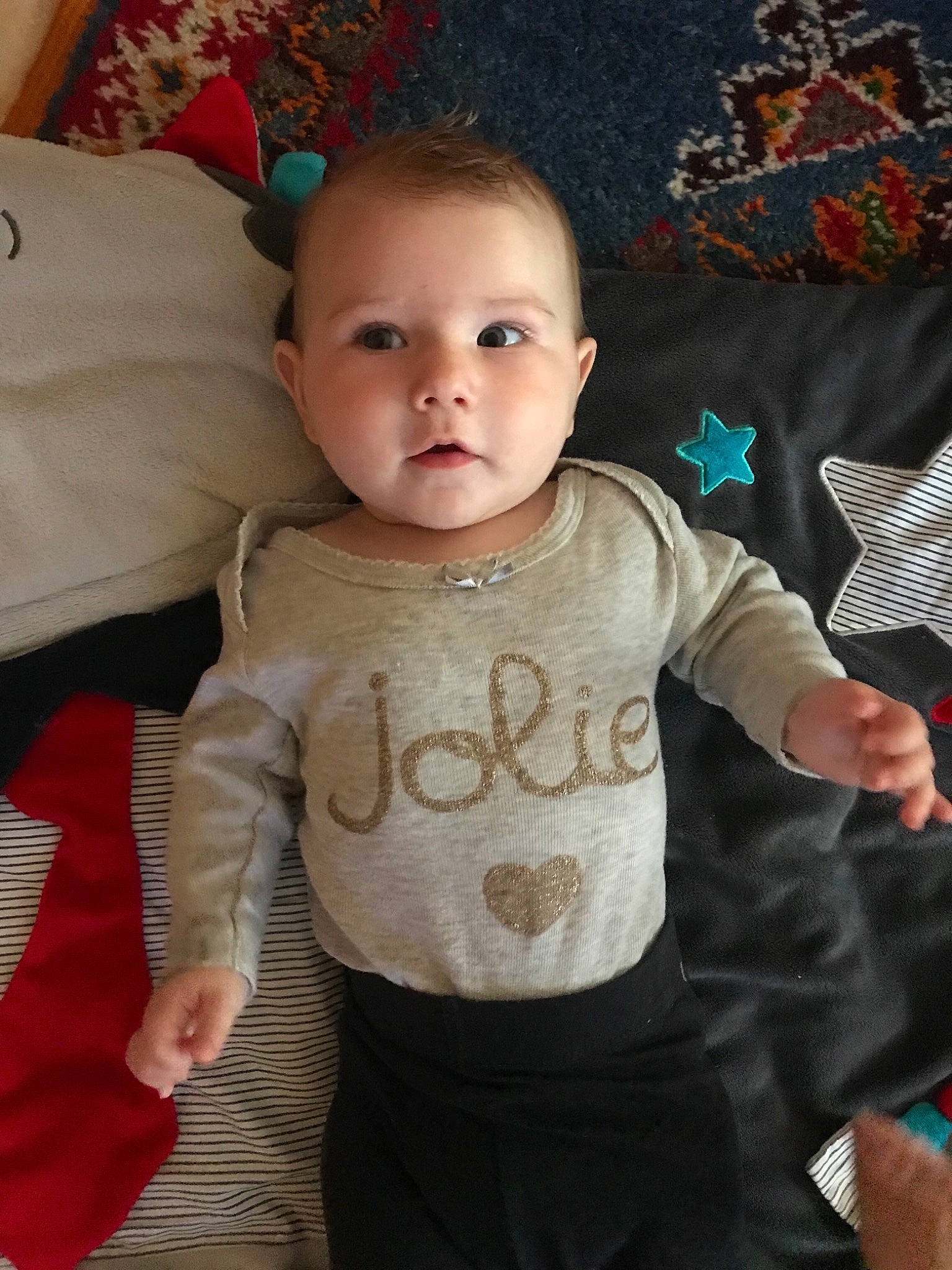 Paloma participe au concours pour gagner de l'argent avec cette photo : baby, cheek, child, face, head, person, sitting, skin, sleeve, t_shirt, textile, toddler