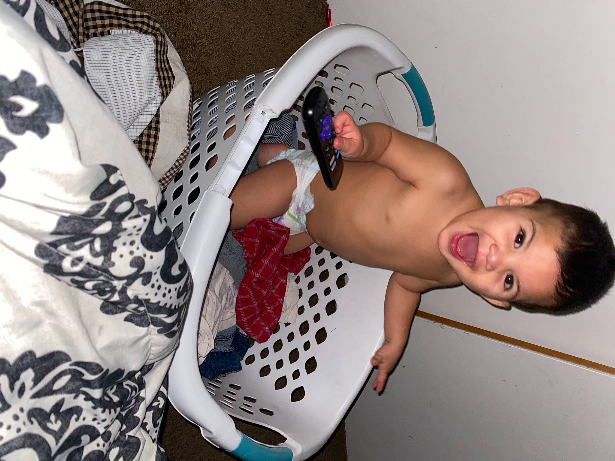 David is registered to the contest to win money with this photo: arm, baby, chest, comfort, elbow, eyelash, finger, hand, human_body, joint, leg, neck, person, shoulder, skin, smile, stomach, thigh, toddler, trunk