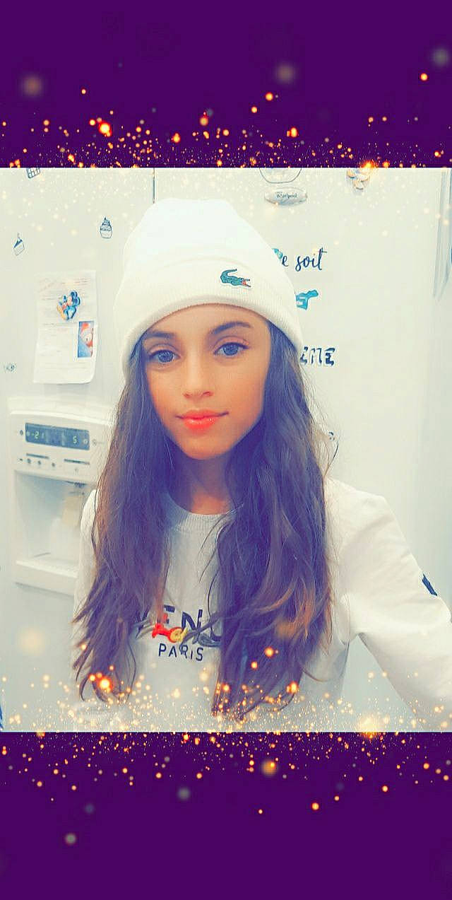 Lilou a rejoint le concours — aidez-le/la à gagner de superbes lots ! barbie, beauty, cap, cool, electric_blue, eyebrow, eyelash, eyewear, facial_expression, fashion_design, font, hairstyle, happy, headgear, headwear, lip, long_hair, person, photograph, snapshot