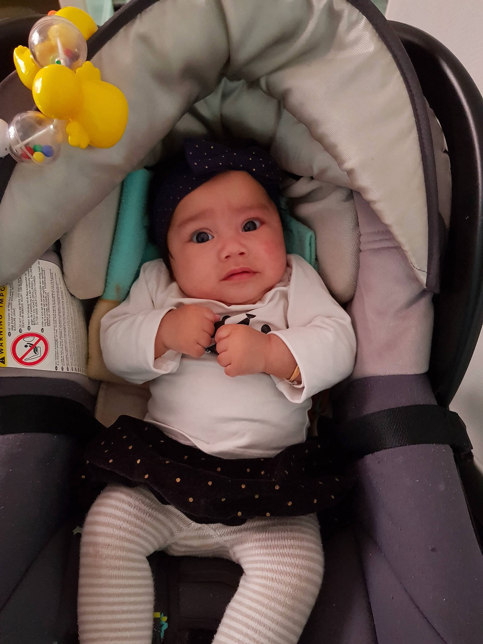 Lylia a rejoint le concours — aidez-le/la à gagner de superbes lots ! baby_carriage, baby_products, car_seat, child, eye, fun, girl, infant, person, pink, product, skin, smile, toddler