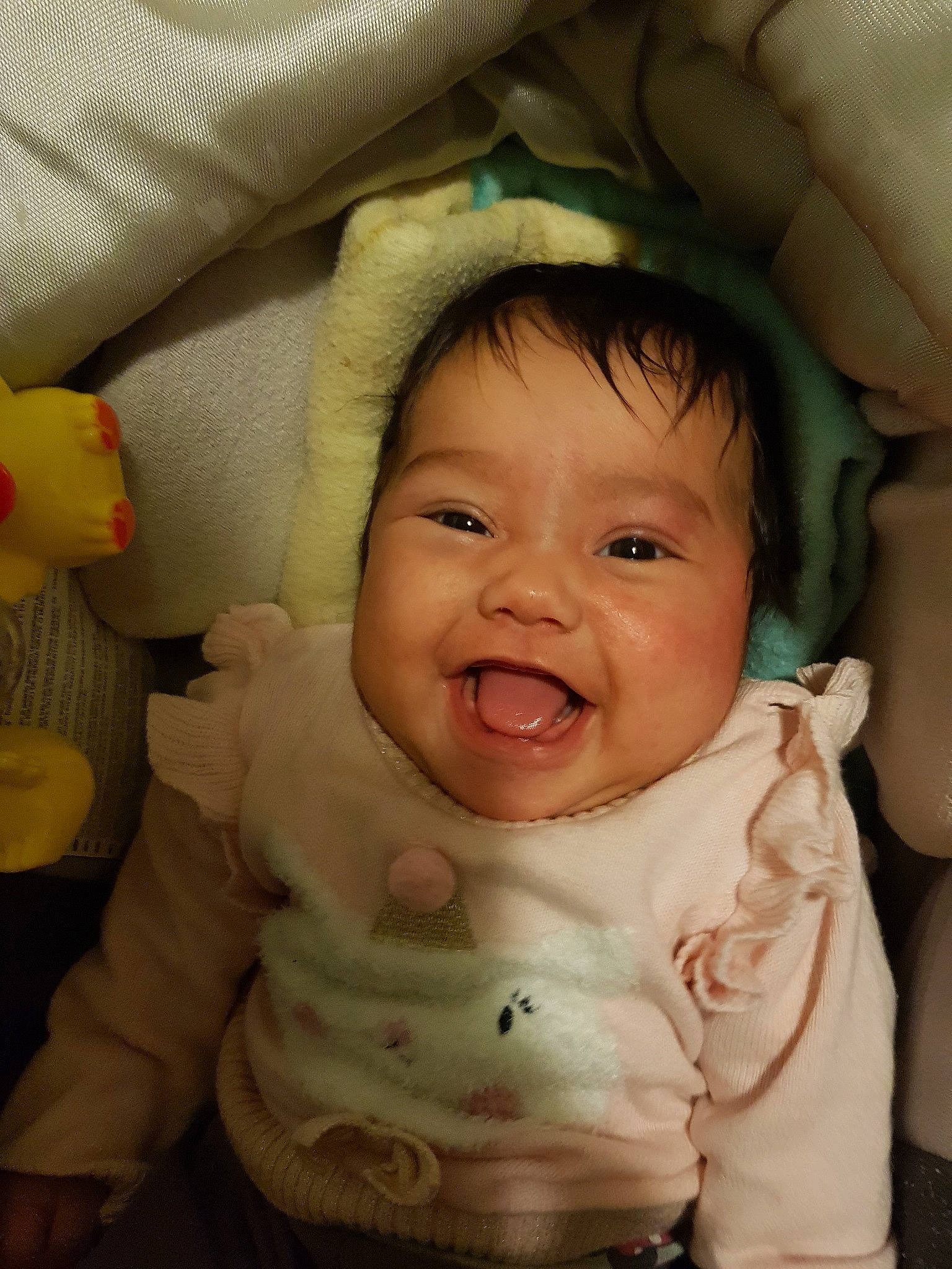 Lylia participe au concours pour gagner de l'argent avec cette photo : boy, cheek, child, chin, emotion, eye, face, facial_expression, finger, forehead, hand, head, infant, laughter, mouth, nose, person, skin, smile, toddler