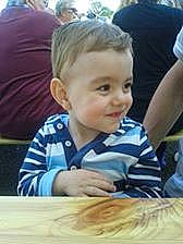 Nolan participe au concours pour gagner de l'argent avec cette photo : baby, blond, cheek, child, ear, finger, forehead, hair, hairstyle, joy, nose, person, reading, sitting, smile, toddler, tummy_time