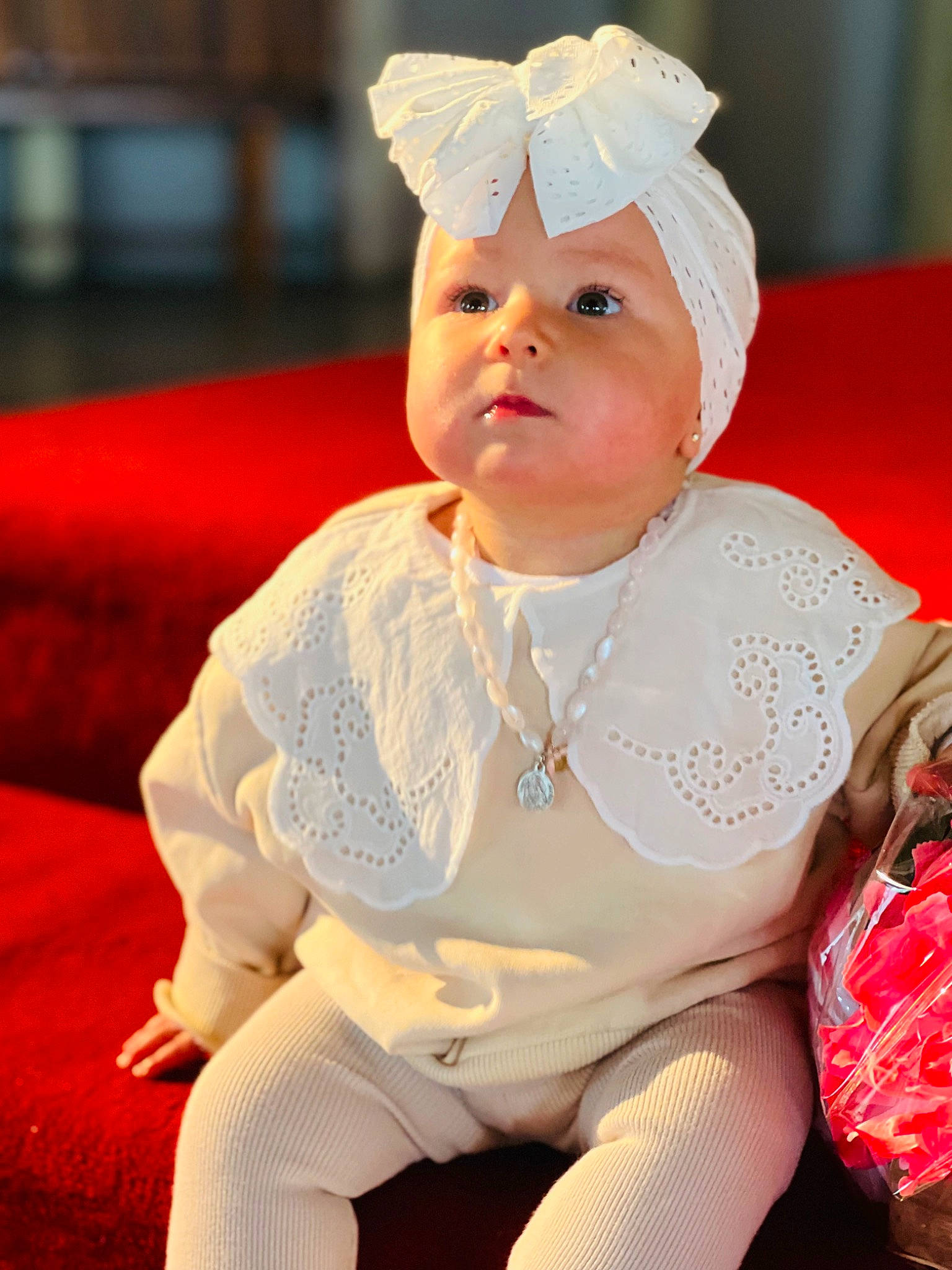 Marcy a rejoint le concours — aidez-le/la à gagner de superbes lots ! baby, baby_toddler_clothing, cap, child, costume_hat, event, fashion_accessory, fun, happy, headgear, headwear, human_body, jewellery, peach, person, pink, sitting, skin, sleeve, toddler