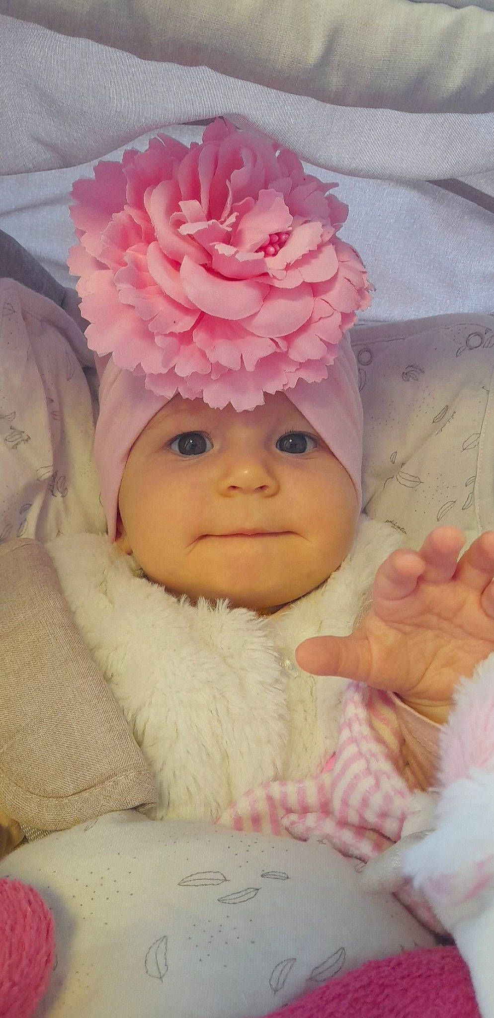 Thessa participe au concours pour gagner de l'argent avec cette photo : art, baby, baby_products, baby_sleeping, baby_toddler_clothing, cap, cheek, child, cut_flowers, fashion_accessory, flower, hair_accessory, happy, headgear, headpiece, headwear, magenta, peach, person, petal