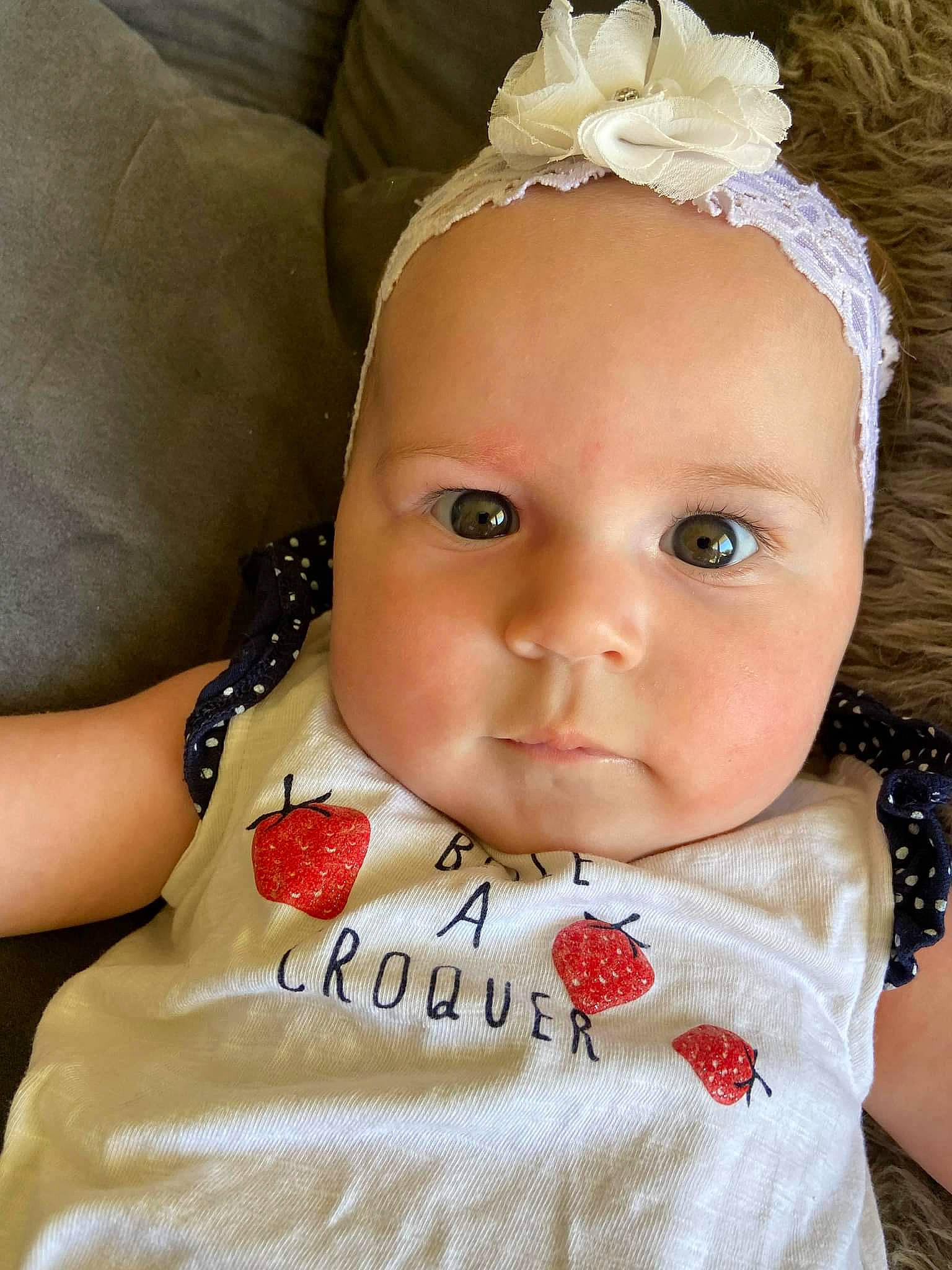 Thessa participe au concours pour gagner de l'argent avec cette photo : baby, baby_toddler_clothing, cheek, dress, eye, eyebrow, eyelash, face, happy, head, headband, headgear, iris, lip, person, pink, skin, sleeve, textile, toddler