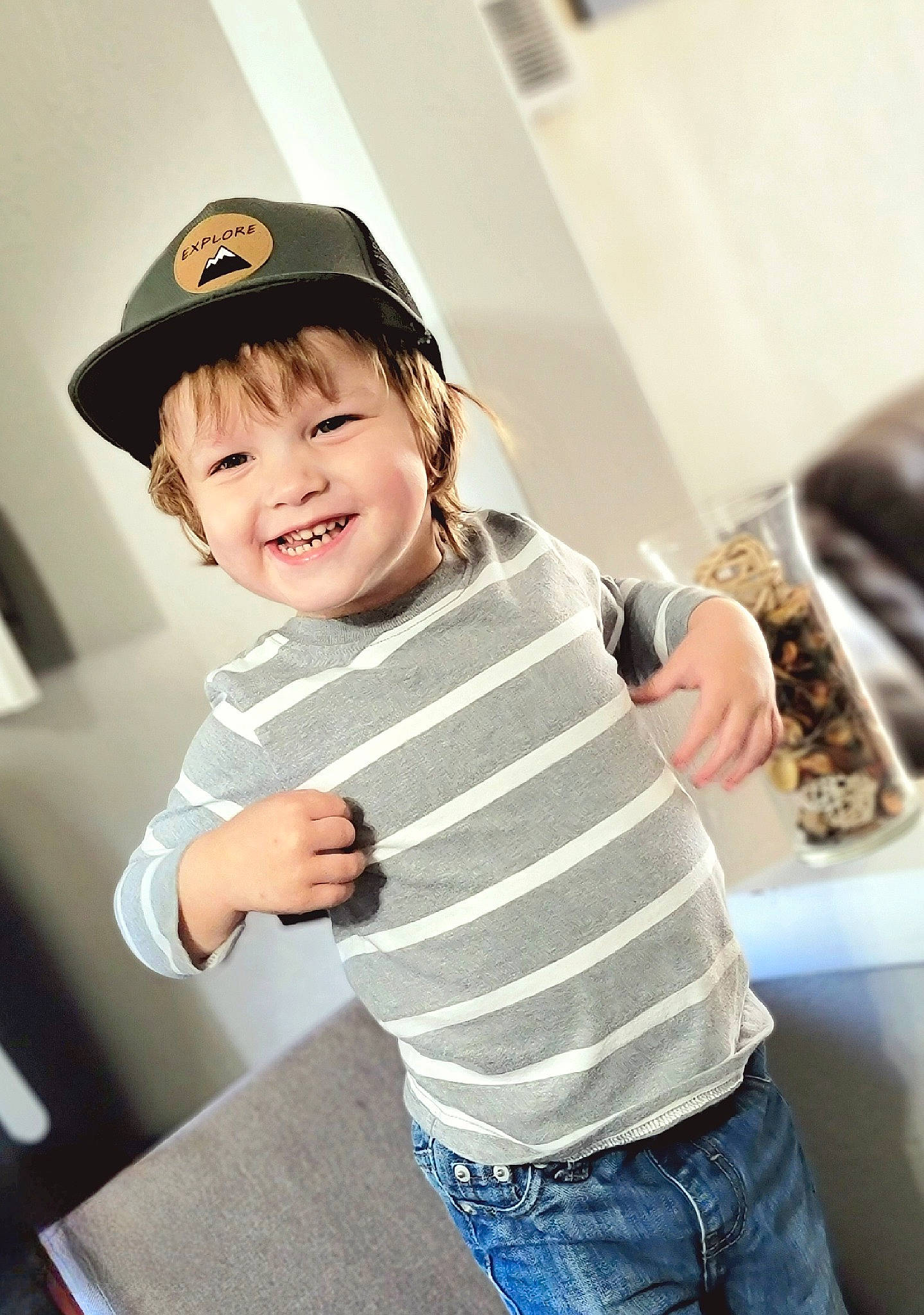 Daylin is registered to the contest to win money with this photo: baseball_cap, cap, child, cool, denim, elbow, facial_expression, fashion_accessory, flash_photography, fun, gesture, happy, jeans, joy, pattern, person, sitting, sleeve, smile, t_shirt