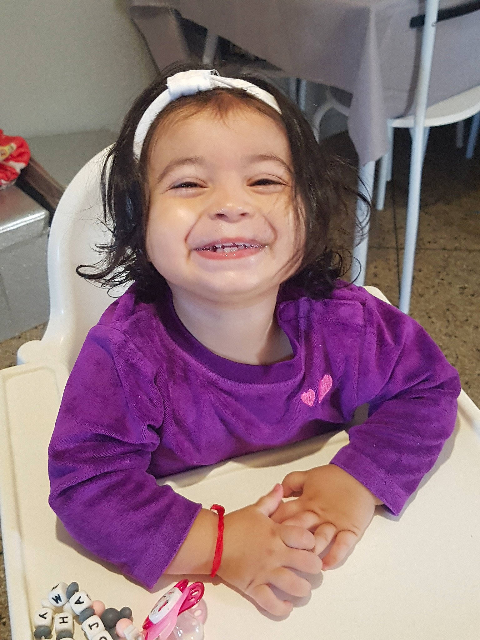 Leana participe au concours pour gagner de l'argent avec cette photo : arm, baby, cheek, child, ear, face, facial_expression, happy, head, headgear, joy, laugh, mouth, organ, person, pink, play, purple, skin, smile