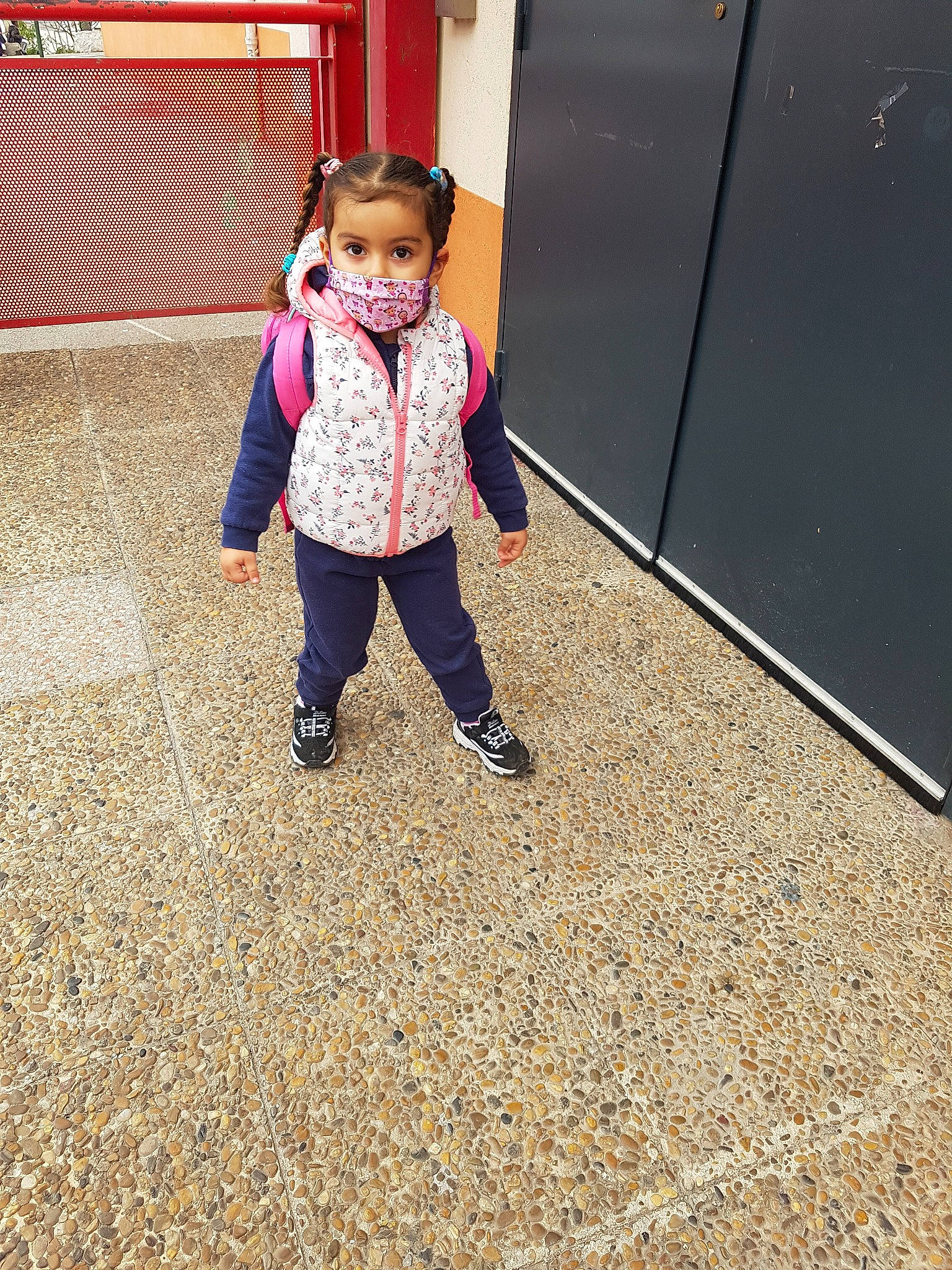 Djamyleh a rejoint le concours — aidez-le/la à gagner de superbes lots ! baby, child, family, floor, flooring, fun, games, leisure, outerwear, people, person, pink, play, recreation, shoe, smile, standing, toddler, vacation, walking