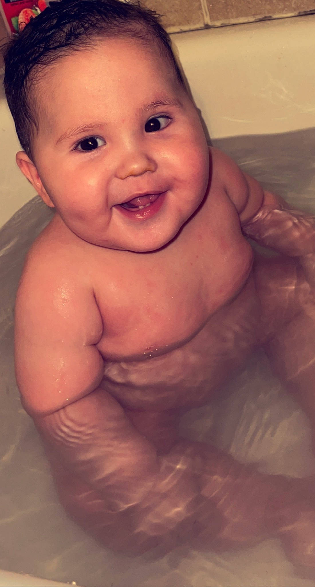 Gianni is registered to the contest to win money with this photo: arm, baby_bathing, cheek, chin, eye, eyebrow, eyelash, face, forehead, head, human_body, jaw, joy, lip, mouth, muscle, neck, nose, person, skin