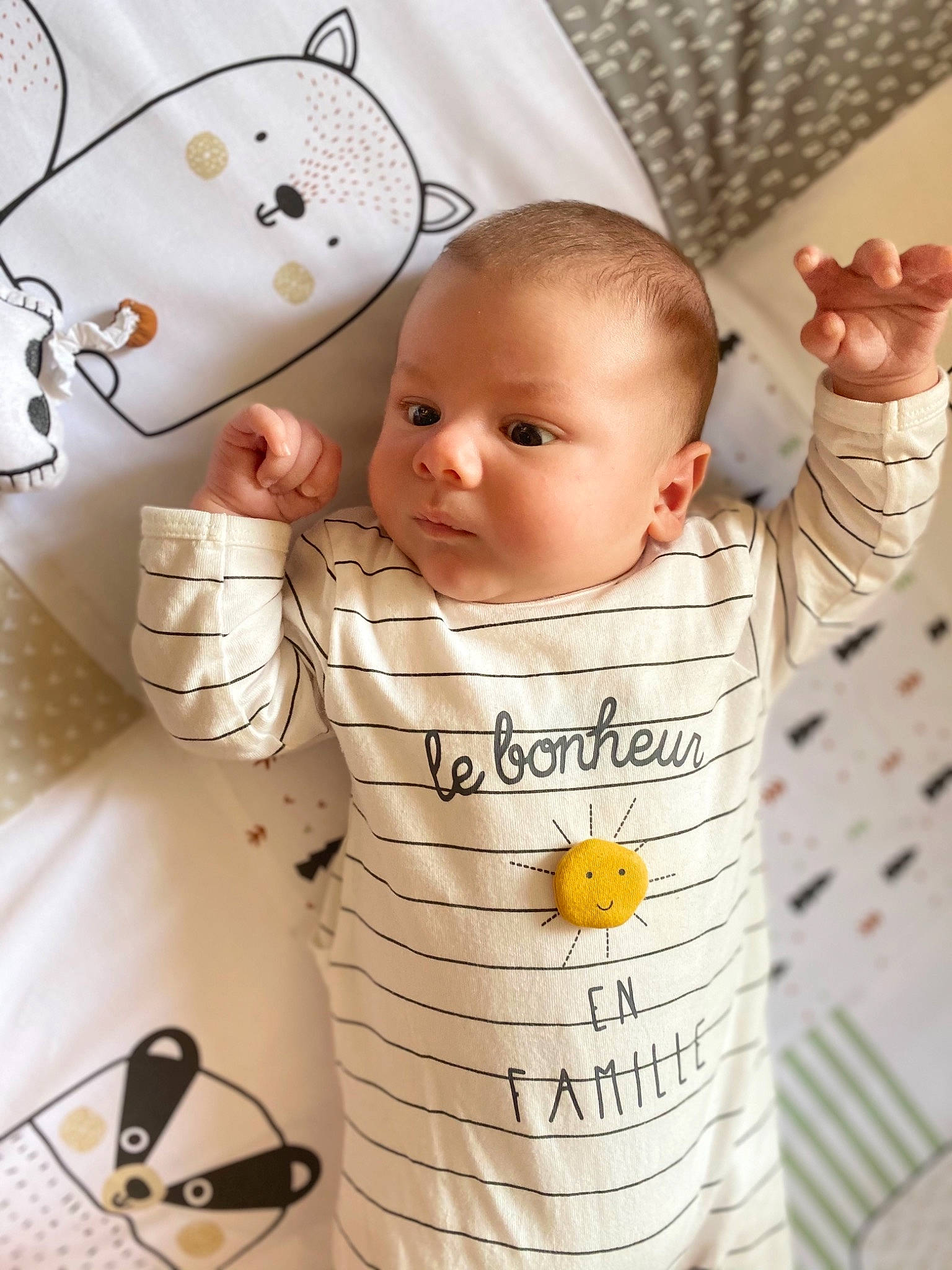 Ezequiel participe au concours pour gagner de l'argent avec cette photo : arm, baby, baby_toddler_clothing, cheek, child, comfort, drinkware, facial_expression, finger, font, happy, mammal, organ, pattern, person, product, sleeve, t_shirt, textile, toddler