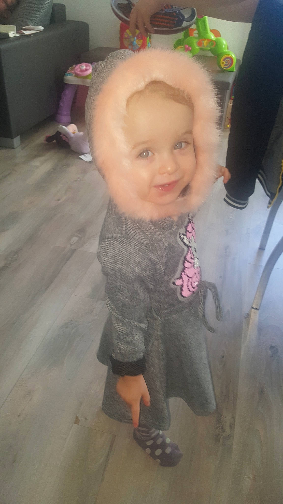 Eléna a rejoint le concours — aidez-le/la à gagner de superbes lots ! blond, cheek, child, day, eye, face, forehead, fun, girl, hair, hairstyle, head, human_hair_color, infant, mouth, nose, person, skin, smile, standing