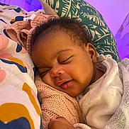 Obeline participe au concours pour gagner de l'argent avec cette photo : baby, blanket, child, closeup, clothing, cozy, cute, face, hand, indoor, infant, patterned, peaceful, pillow, portrait, relaxing, resting, sleeping, soft_lighting, warm_colors