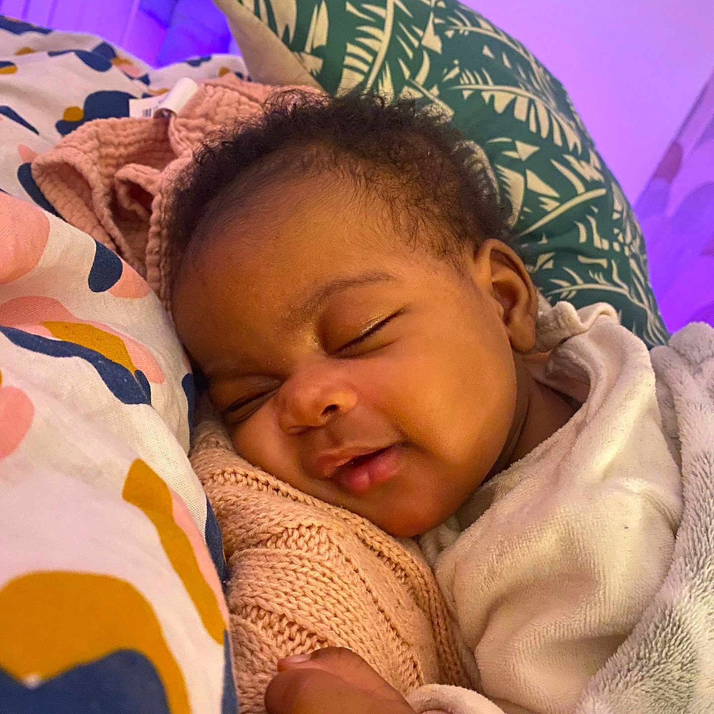 Obeline participe au concours pour gagner de l'argent avec cette photo : baby, blanket, child, closeup, clothing, cozy, cute, face, hand, indoor, infant, patterned, peaceful, pillow, portrait, relaxing, resting, sleeping, soft_lighting, warm_colors