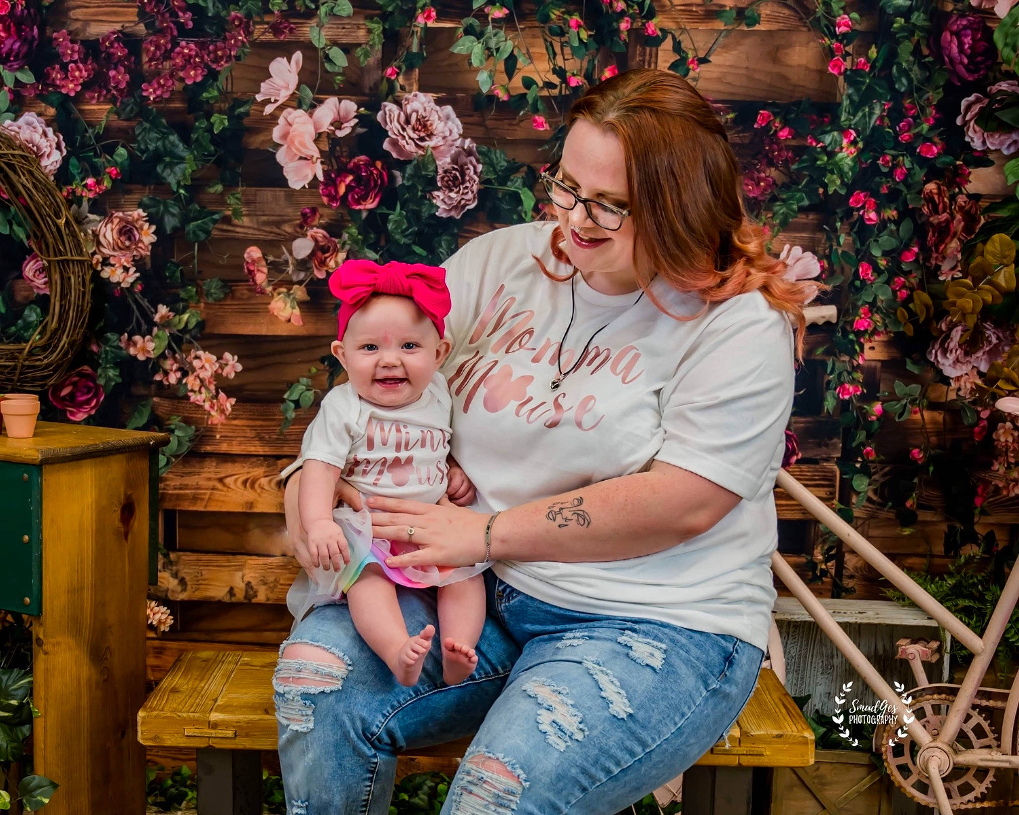 Clementine is registered to the contest to win money with this photo: beauty, child, facial_expression, family_taking_photos_together, fashion, fun, hairstyle, happy, headwear, jeans, joy, lap, leaf, leisure, mammal, nature, people_in_nature, person, photograph, pink
