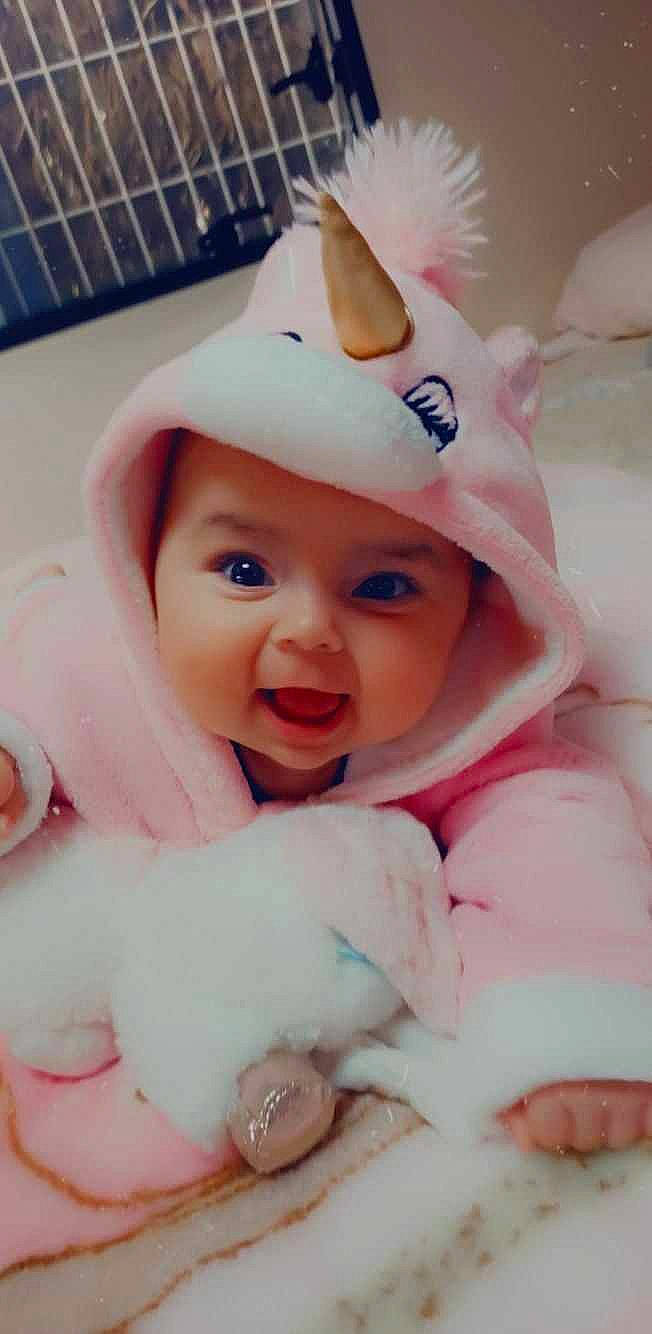 Leyla Luna a rejoint le concours — aidez-le/la à gagner de superbes lots ! baby, baby_laughing, baby_products, baby_toddler_clothing, cap, cheek, child, face, fashion_accessory, fun, happy, headwear, laugh, magenta, peach, person, pink, portrait_photography, skin, sleeve