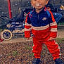 Mayron a rejoint le concours — aidez-le/la à gagner de superbes lots ! toddler, child, pacifier, nike, tracksuit, red_clothing, blue_clothing, white_clothing, sneakers, gravel, stroller, bench, person, outdoor, sparkles, smile, short_hair, jacket, pants, casual