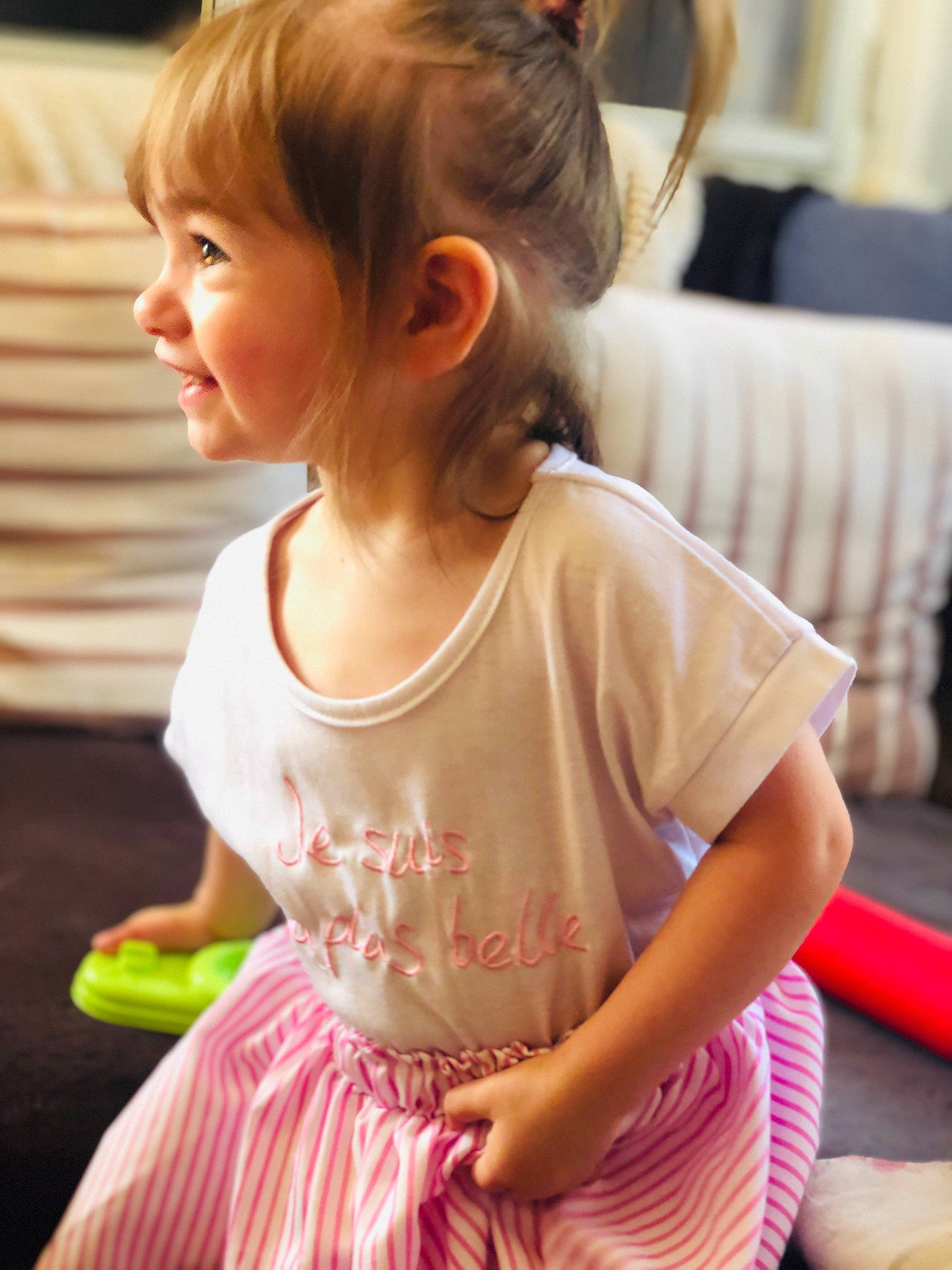 Kiara participe au concours pour gagner de l'argent avec cette photo : baby_toddler_clothing, blond, cheek, child, chin, ear, finger, fun, hair, happy, head, neck, person, shoulder, skin, sleeve, smile, standing, summer, t_shirt