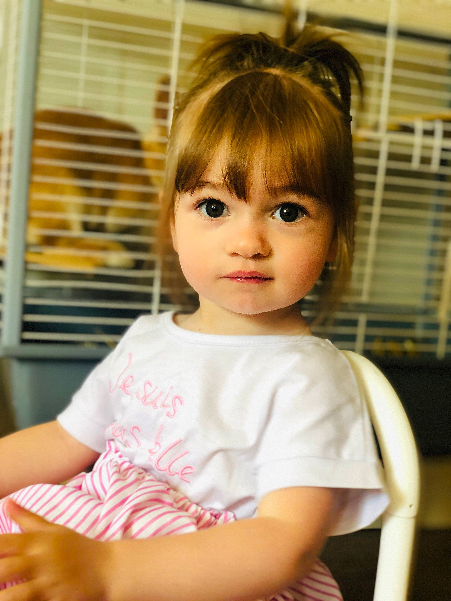 Kiara participe au concours pour gagner de l'argent avec cette photo : bangs, blond, cheek, child, chin, eyelash, fun, hair, happy, head, hime_cut, iris, lip, neck, nose, person, shoulder, skin, sleeve, standing