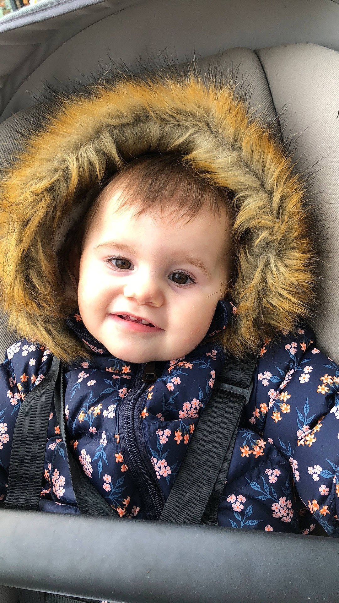 Alyah participe au concours pour gagner de l'argent avec cette photo : cheek, chin, eye, eyebrow, face, flash_photography, hair, hairstyle, happy, head, human_body, iris, joy, lip, nose, organ, outerwear, person, skin, sleeve