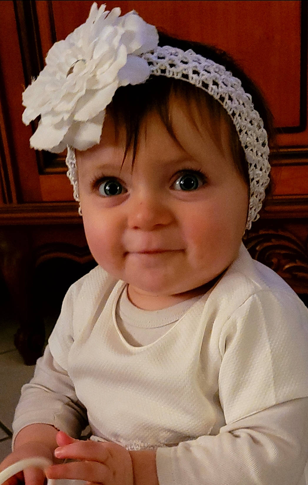 Ana participe au concours pour gagner de l'argent avec cette photo : baby_toddler_clothing, cap, cheek, child, costume_hat, facial_expression, happy, hat, head, headgear, iris, lip, person, pink, pom_pom, skin, sleeve, smile, textile, toddler