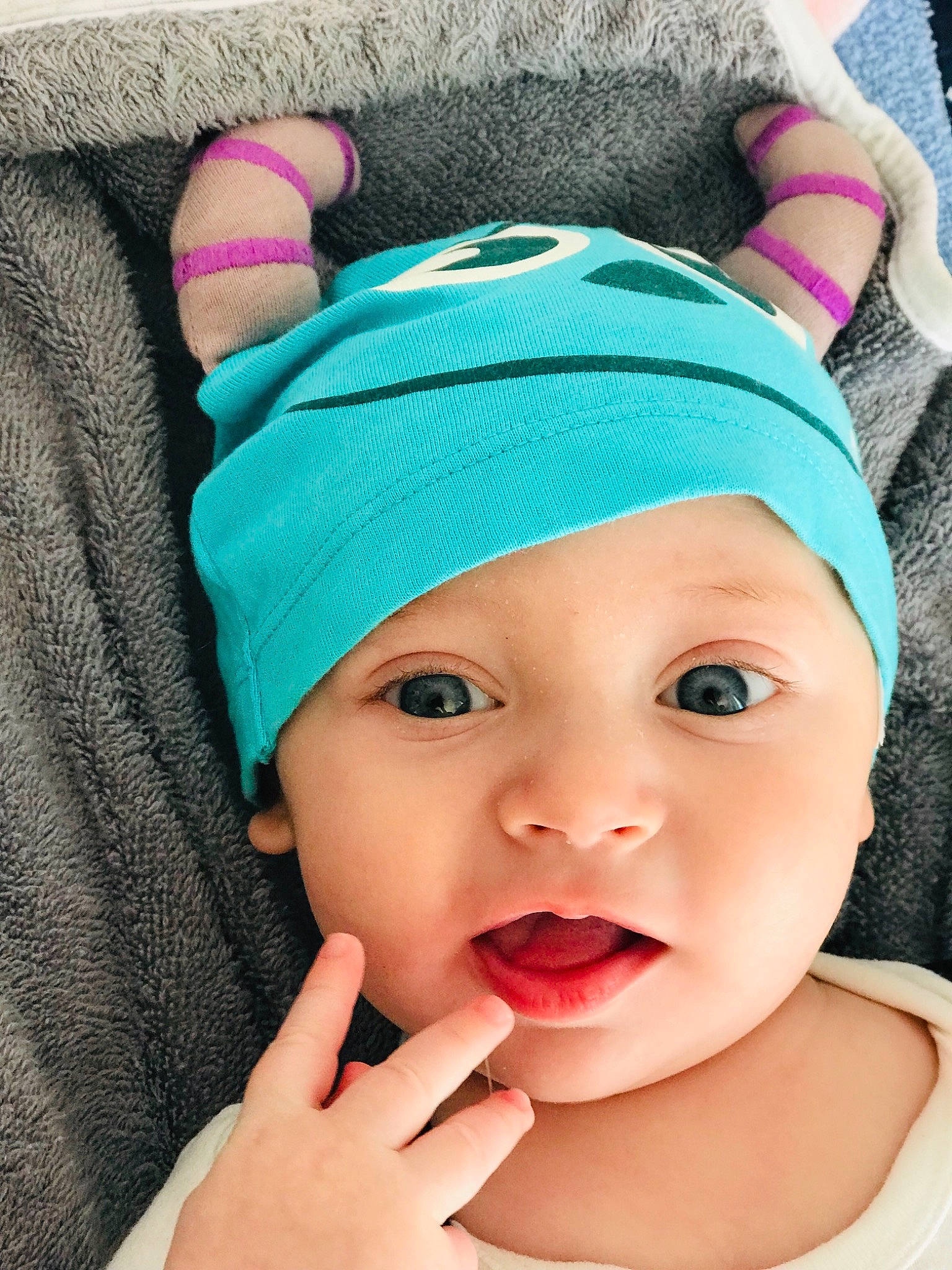 Arthur a rejoint le concours — aidez-le/la à gagner de superbes lots ! baby, beanie, beauty, cap, cheek, child, clothing, cool, ear, eye, face, forehead, head, headgear, knit_cap, lip, person, pink, skin, toddler