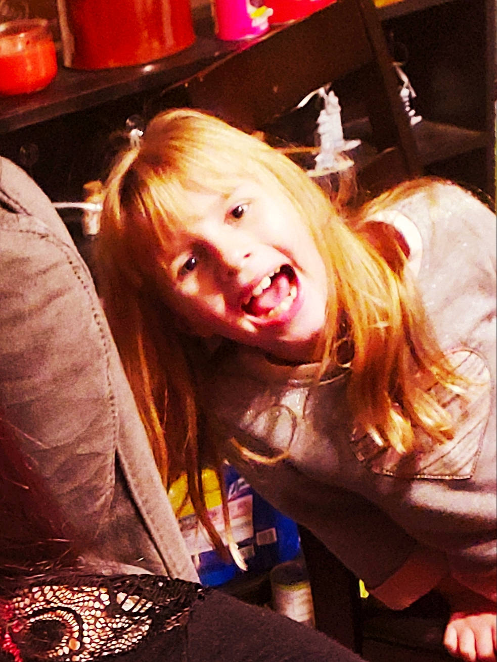 Lea is registered to the contest to win money with this photo: blond, brown_hair, fun, long_hair, mouth, party, person