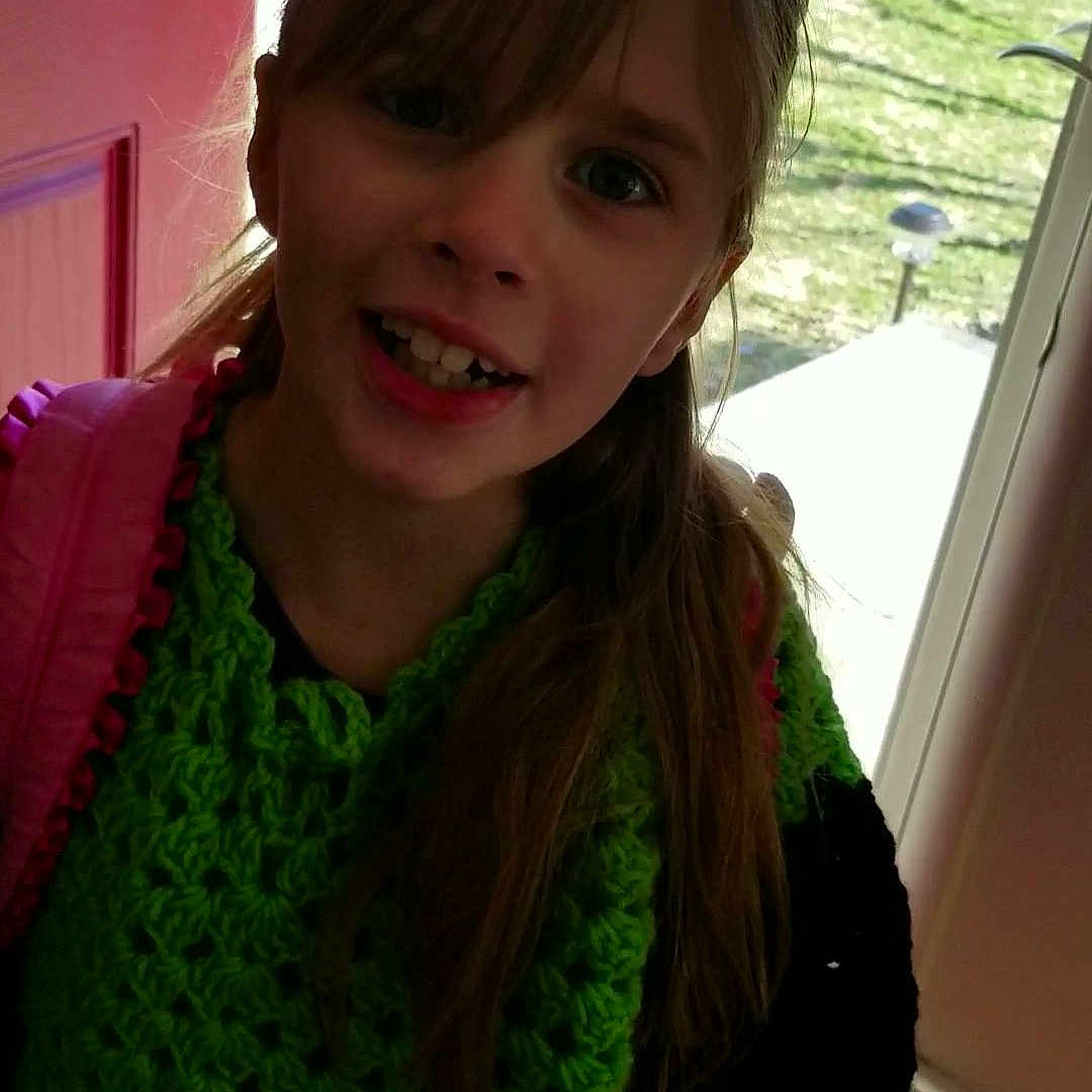 Lea is registered to the contest to win money with this photo: bangs, black_hair, brown_hair, hair, hair_coloring, hairstyle, joy, knitting, long_hair, neck, outerwear, person, smile, sweater, tooth, wool