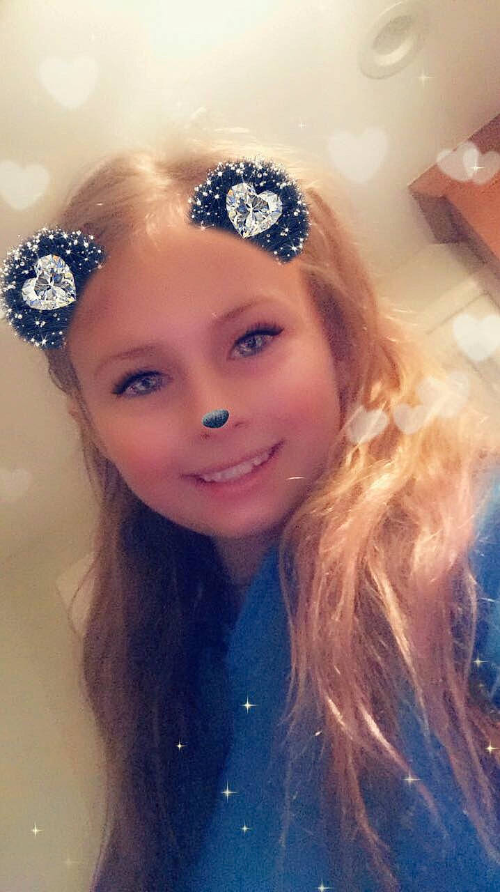 Olivia is registered to the contest to win money with this photo: beauty, blond, crown, eye, eyebrow, face, fashion_accessory, forehead, hair, hair_accessory, hairstyle, head, headgear, headpiece, joy, lady, lip, long_hair, person, photography