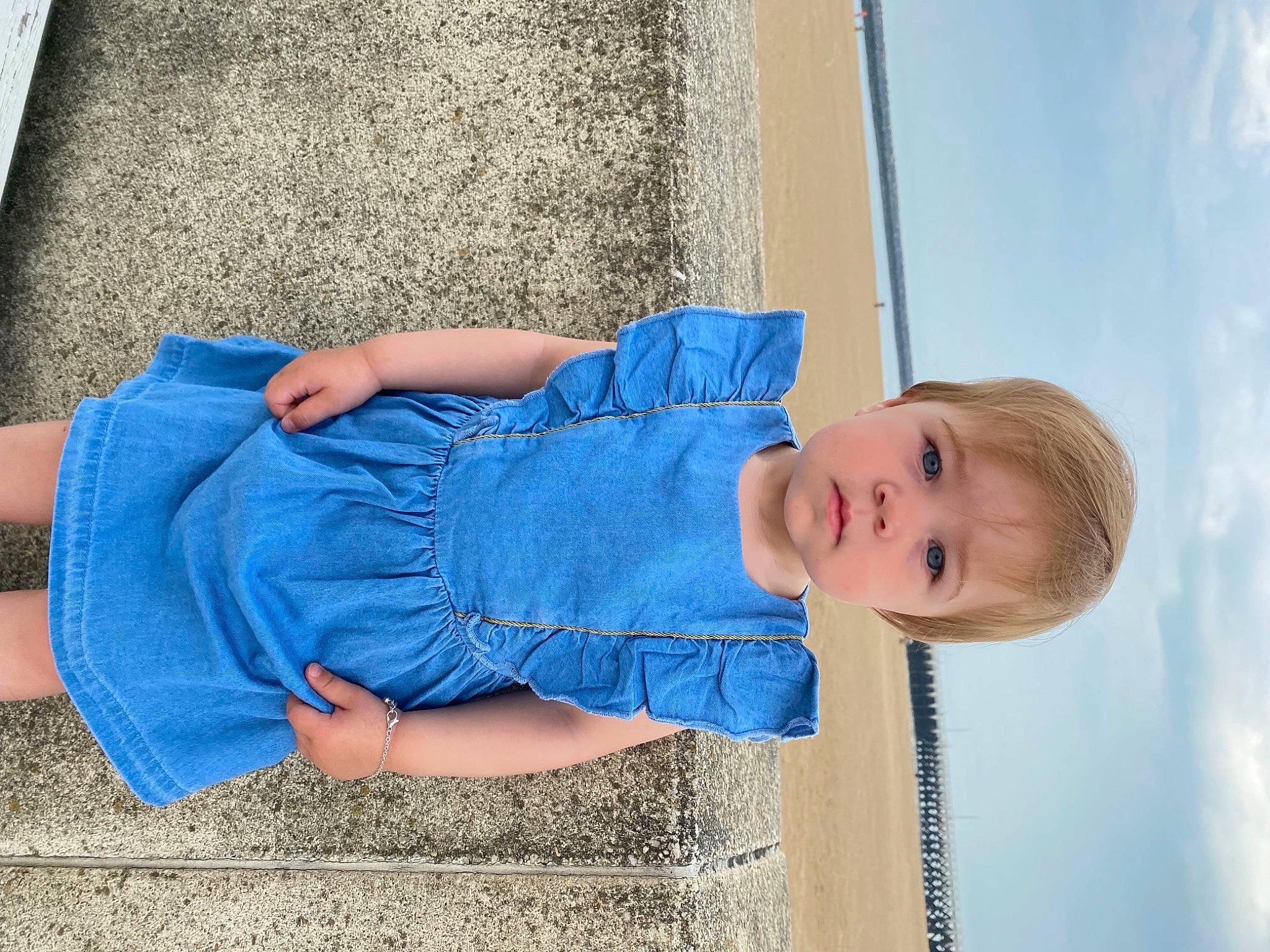 Lou a rejoint le concours — aidez-le/la à gagner de superbes lots ! arm, azure, baby_toddler_clothing, blue, clothing, cloud, denim, dress, electric_blue, hand, happy, human_body, leg, person, sky, sleeve, smile, standing, textile, toddler