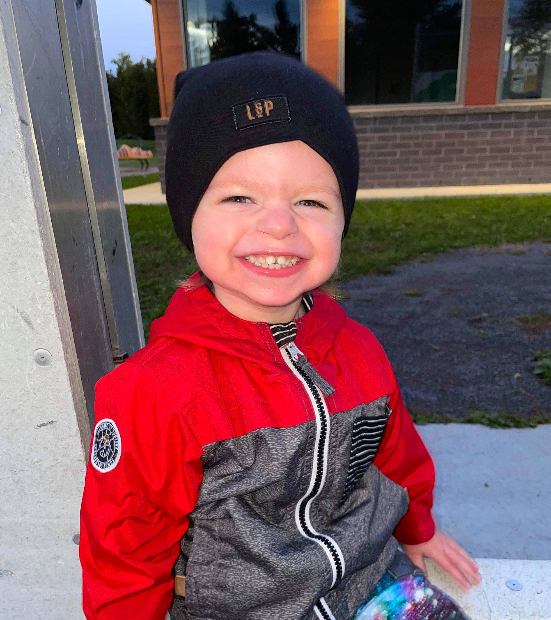 Ludovic a rejoint le concours — aidez-le/la à gagner de superbes lots ! cap, electric_blue, eye, face, fun, happy, head, headwear, human_body, jacket, joy, lip, magenta, outerwear, person, recreation, sleeve, smile, street_fashion, t_shirt