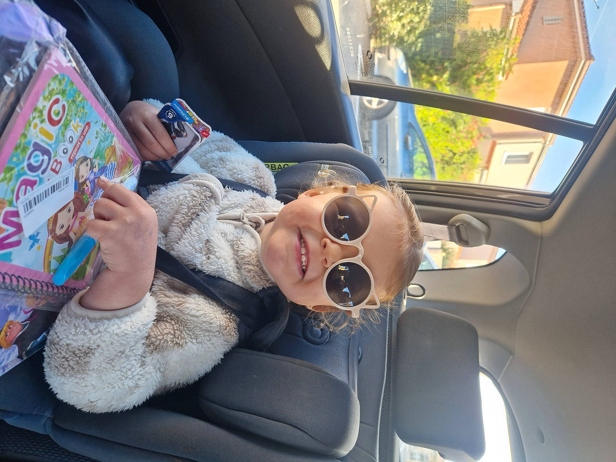 Lexa participe au concours pour gagner de l'argent avec cette photo : automotive_exterior, car, car_seat, car_seat_cover, cool, eyewear, finger, fun, glasses, goggles, hand, leisure, motor_vehicle, person, plant, seat_belt, sunglasses, vehicle, vehicle_door, vision_care