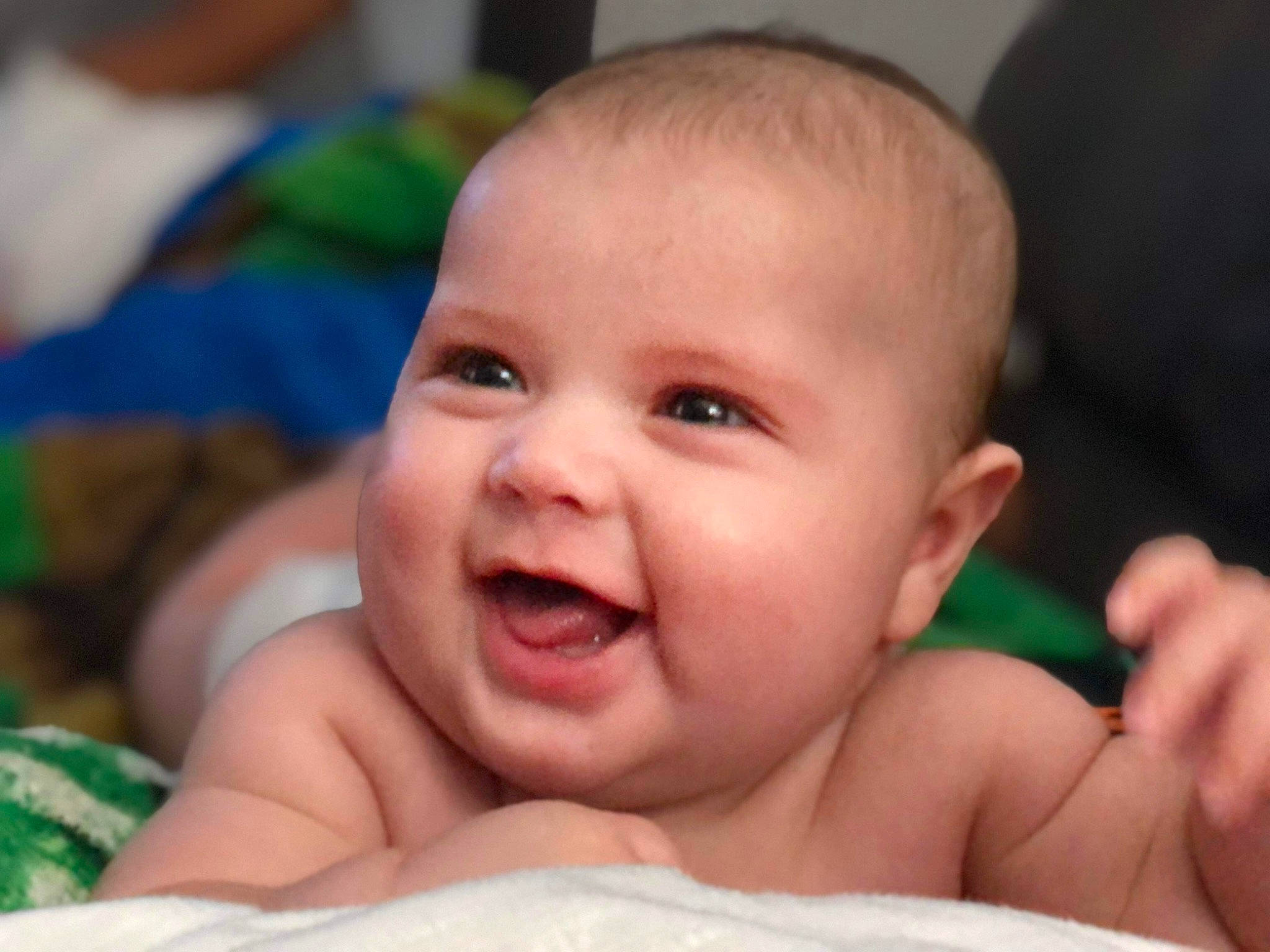 Alonzo is registered to the contest to win money with this photo: arm, cheek, chin, ear, eye, eyebrow, eyelash, finger, forehead, gesture, happy, human_body, iris, lip, mouth, nose, person, skin, smile, thumb