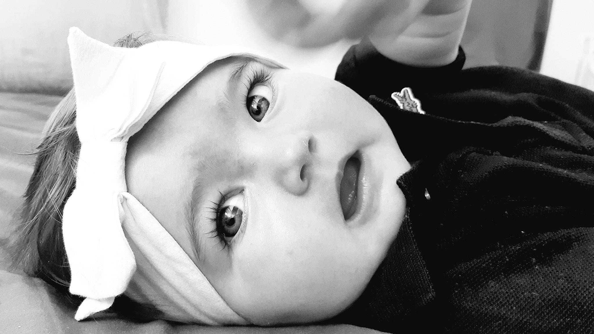 Mya participe au concours pour gagner de l'argent avec cette photo : beauty, black, black_and_white, child, close_up, eye, eyebrow, face, head, headwear, lip, monochrome, monochrome_photography, mouth, nose, person, photograph, photography, portrait_photography, skin