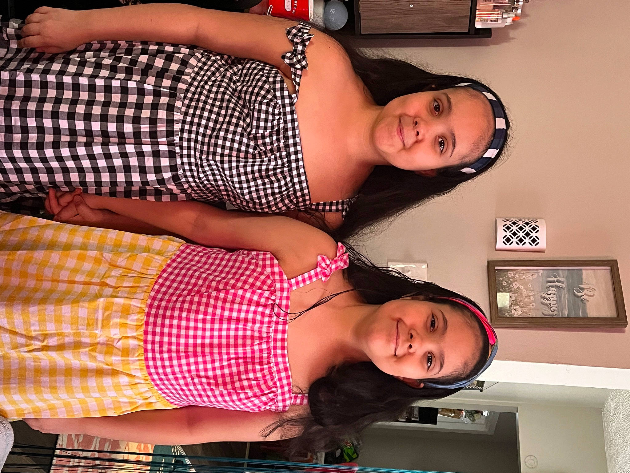 Maria is registered to the contest to win money with this photo: abdomen, arm, beauty, elbow, fashion, fun, human_leg, joint, joy, knee, muscle, pattern, person, photograph, picture_frame, plaid, smile, snapshot, tartan, thigh