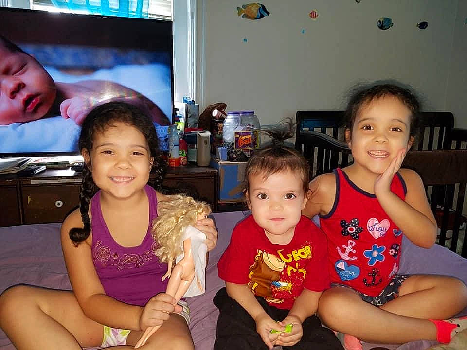 Maria is registered to the contest to win money with this photo: beauty, chair, event, face, facial_expression, finger, friendship, fun, happy, iris, joy, lap, leisure, person, sharing, shorts, skin, smile, standing, summer