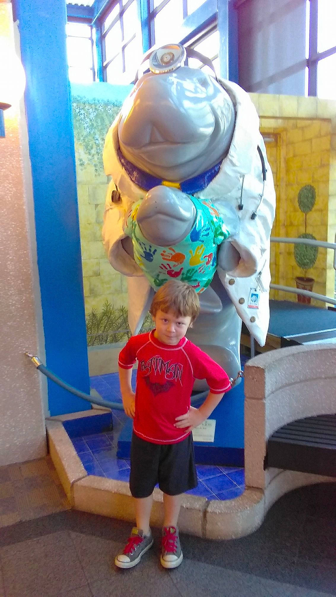 Koel is registered to the contest to win money with this photo: blue, child, electric_blue, fun, inflatable, leisure, magenta, party_supply, people, person, pink, play, recreation, sandal, shorts, t_shirt, toddler, vacation, visual_arts, world