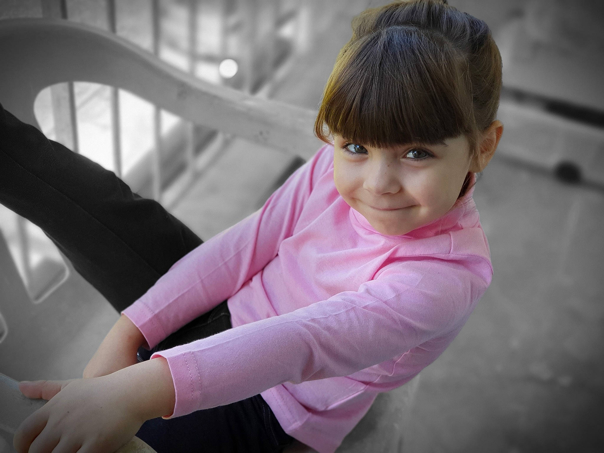 Mélodie Et Celia a rejoint le concours — aidez-le/la à gagner de superbes lots ! arm, bangs, child, elbow, hand, joy, person, photography, pink, skin, smile, toddler