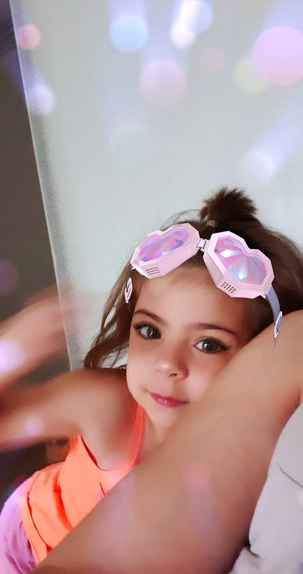 Mélodie Et Celia participe au concours pour gagner de l'argent avec cette photo : beauty, child, child_model, fashion_accessory, hair_accessory, happy, headband, headgear, headpiece, headwear, person, pink, skin, smile, toddler