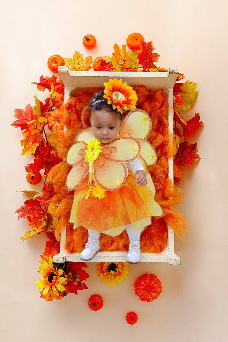 Christina is registered to the contest to win money with this photo: art, artificial_flower, bouquet, creative_arts, cut_flowers, event, floral_design, floristry, flower, flower_arranging, flowering_plant, font, happy, illustration, orange, peach, person, petal, plant, rose