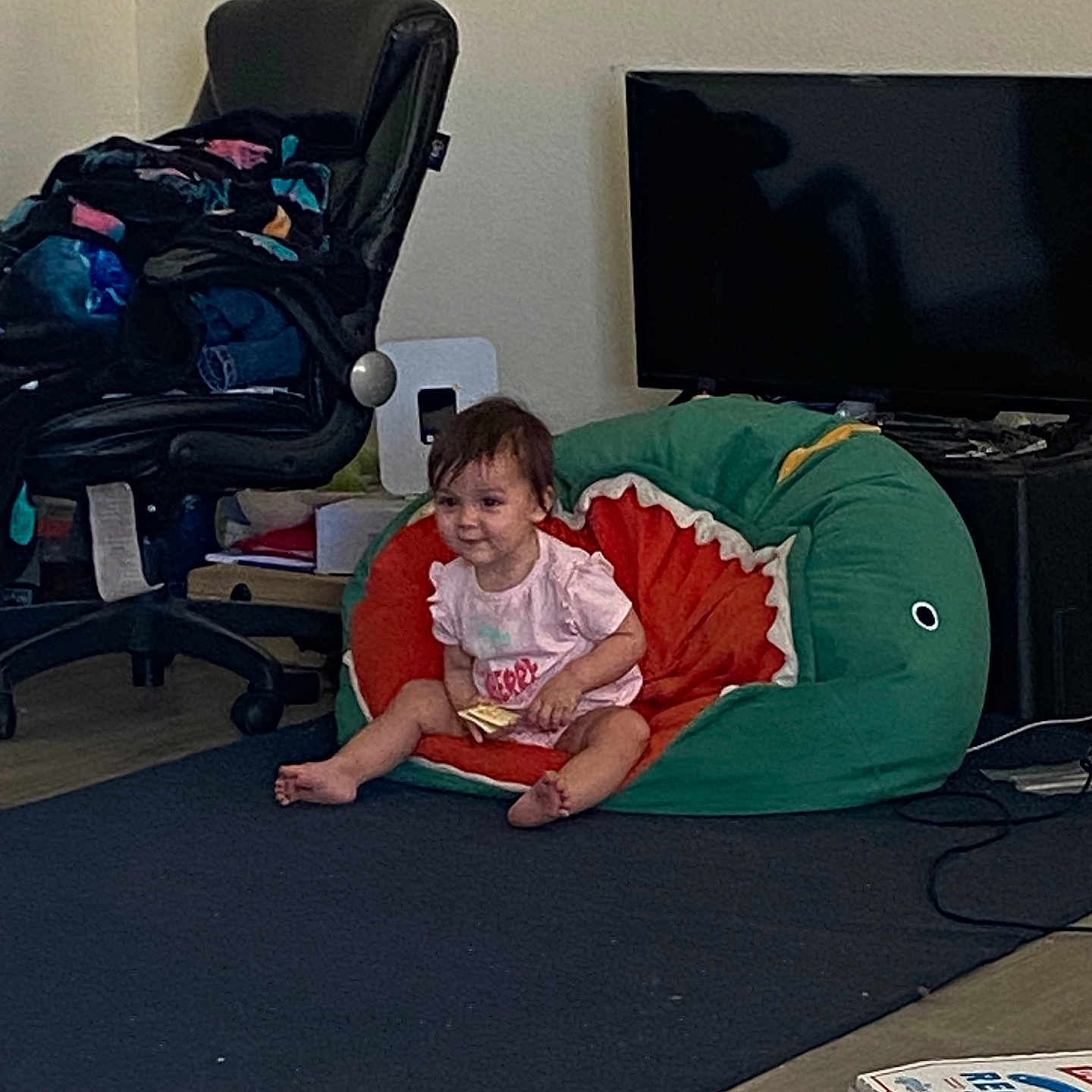 Ava is registered to the contest to win money with this photo: beanbag, chair, child, computerhardware, electronics, face, female, furniture, girl, hardware, head, monitor, person, screen, table