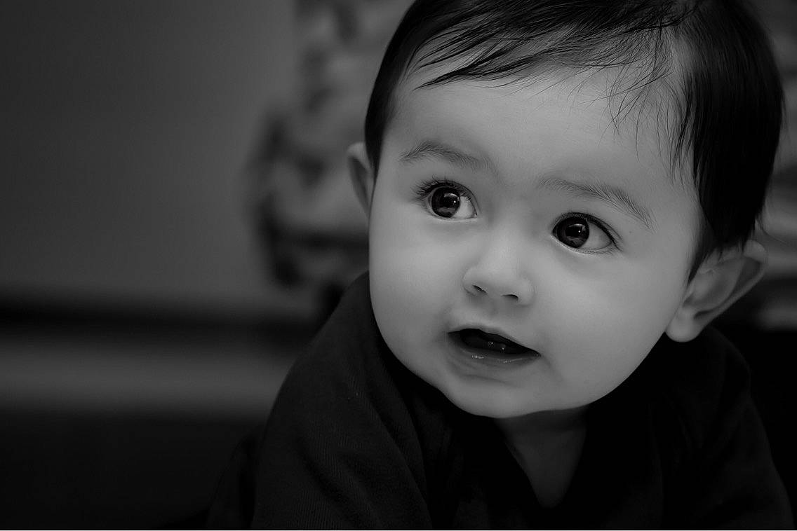 Dimitri participe au concours pour gagner de l'argent avec cette photo : black_and_white, black_hair, cheek, child, ear, eye, eyebrow, eyelash, flash_photography, forehead, iris, lip, monochrome, monochrome_photography, organ, person, portrait, portrait_photography, skin, style