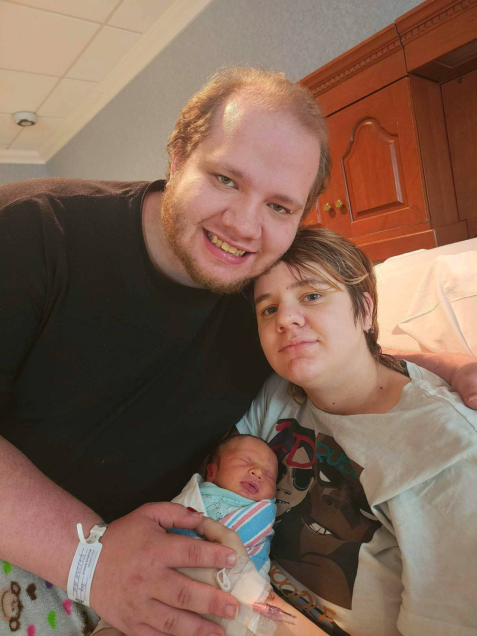 Lewis joined the competition — help win amazing prizes! arm, baby, beard, comfort, couch, event, finger, fun, gesture, happy, head, iris, joy, laugh, mouth, muscle, person, sitting, smile, t_shirt