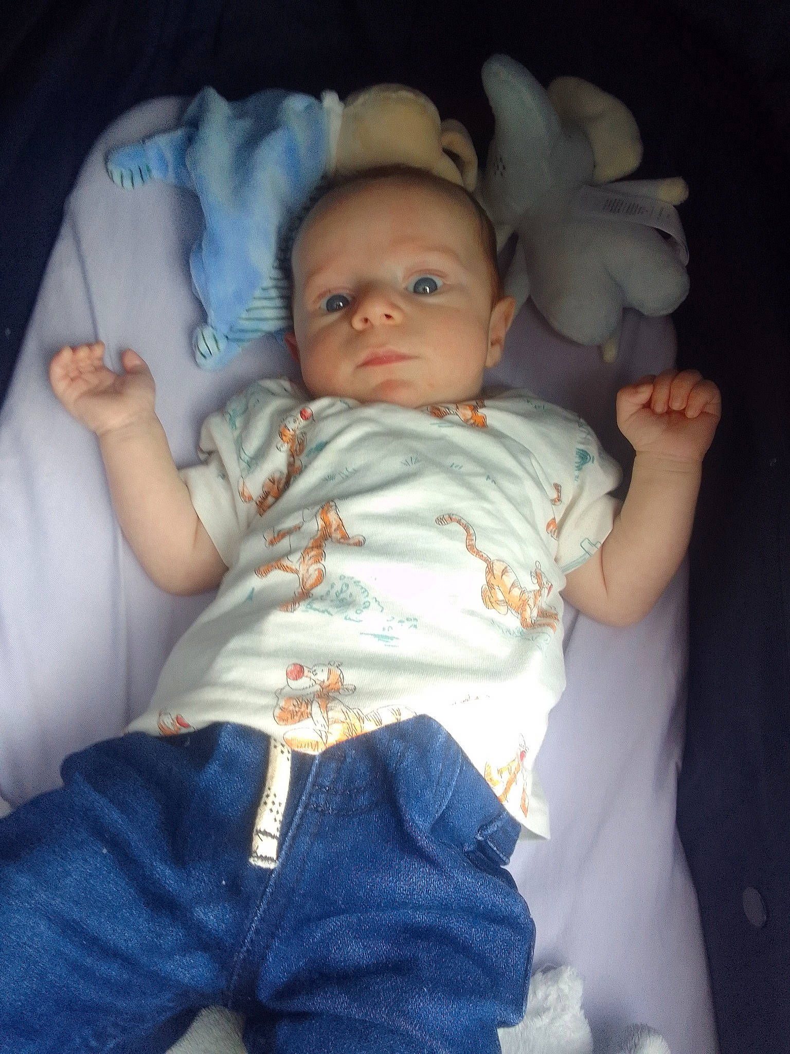 Kenan participe au concours pour gagner de l'argent avec cette photo : abdomen, baby, baby_sleeping, baby_toddler_clothing, cheek, comfort, eyebrow, finger, flash_photography, gesture, hair, hand, human_body, iris, lip, mouth, nose, person, skin, toddler