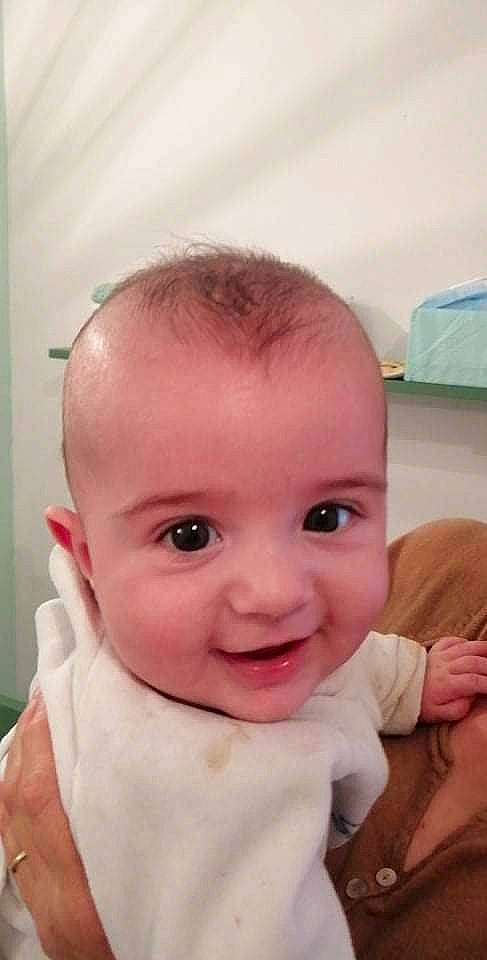 Victor a rejoint le concours — aidez-le/la à gagner de superbes lots ! baby, baby_toddler_clothing, cheek, collar, ear, eye, eyebrow, eyelash, forehead, happy, iris, jaw, lip, mouth, neck, nose, person, pink, skin, sleeve