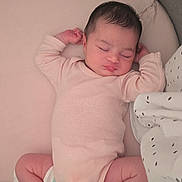 Aaliyah participe au concours pour gagner de l'argent avec cette photo : baby, blanket, comfort, cushion, cute, diaper, foot, hand, head, indoors, infant, newborn, onesie, peaceful, person, relaxed, skin, sleep, sleeping, soft_lighting