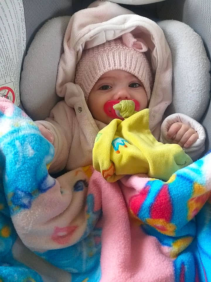 Serena participe au concours pour gagner de l'argent avec cette photo : baby, baby_products, baby_safety, baby_sleeping, baby_toddler_clothing, bedtime, blanket, car_seat, cheek, child, comfort, headwear, linens, nap, person, product, skin, sleep, textile, toddler