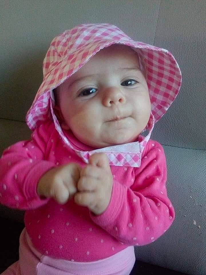Serena participe au concours pour gagner de l'argent avec cette photo : baby, baby_toddler_clothing, bonnet, button, cheek, child, child_model, headwear, hood, lip, nose, person, pink, portrait_photography, skin, sleeve, sun_hat, toddler