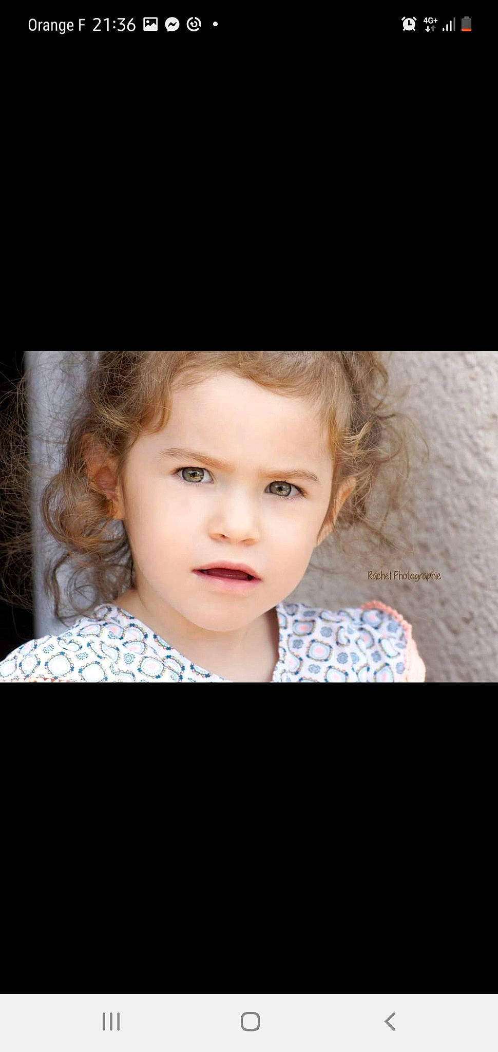 Lena a rejoint le concours — aidez-le/la à gagner de superbes lots ! brown_hair, cheek, child, eyebrow, eyelash, flash_photography, fun, fur, happy, iris, lip, nose, person, portrait, portrait_photography, sitting, skin, sleeve, smile, toddler